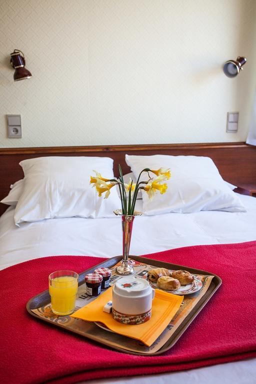 Hotel Beausejour Chaudes-Aigues Ruang foto