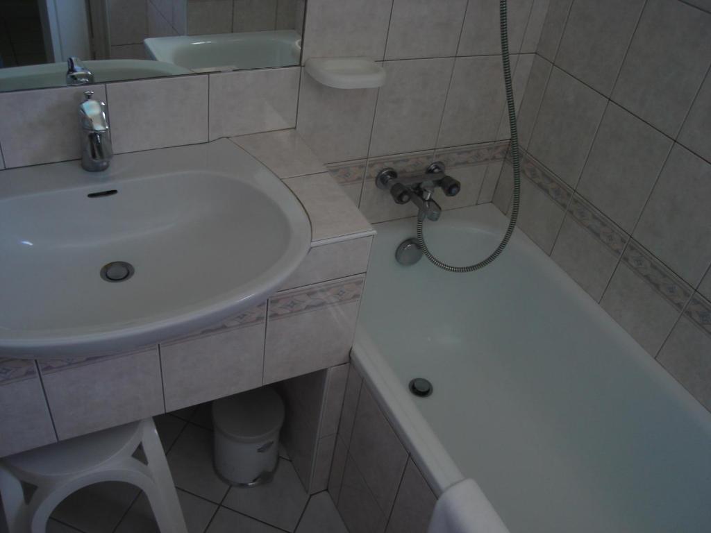 Hotel Beausejour Chaudes-Aigues Ruang foto